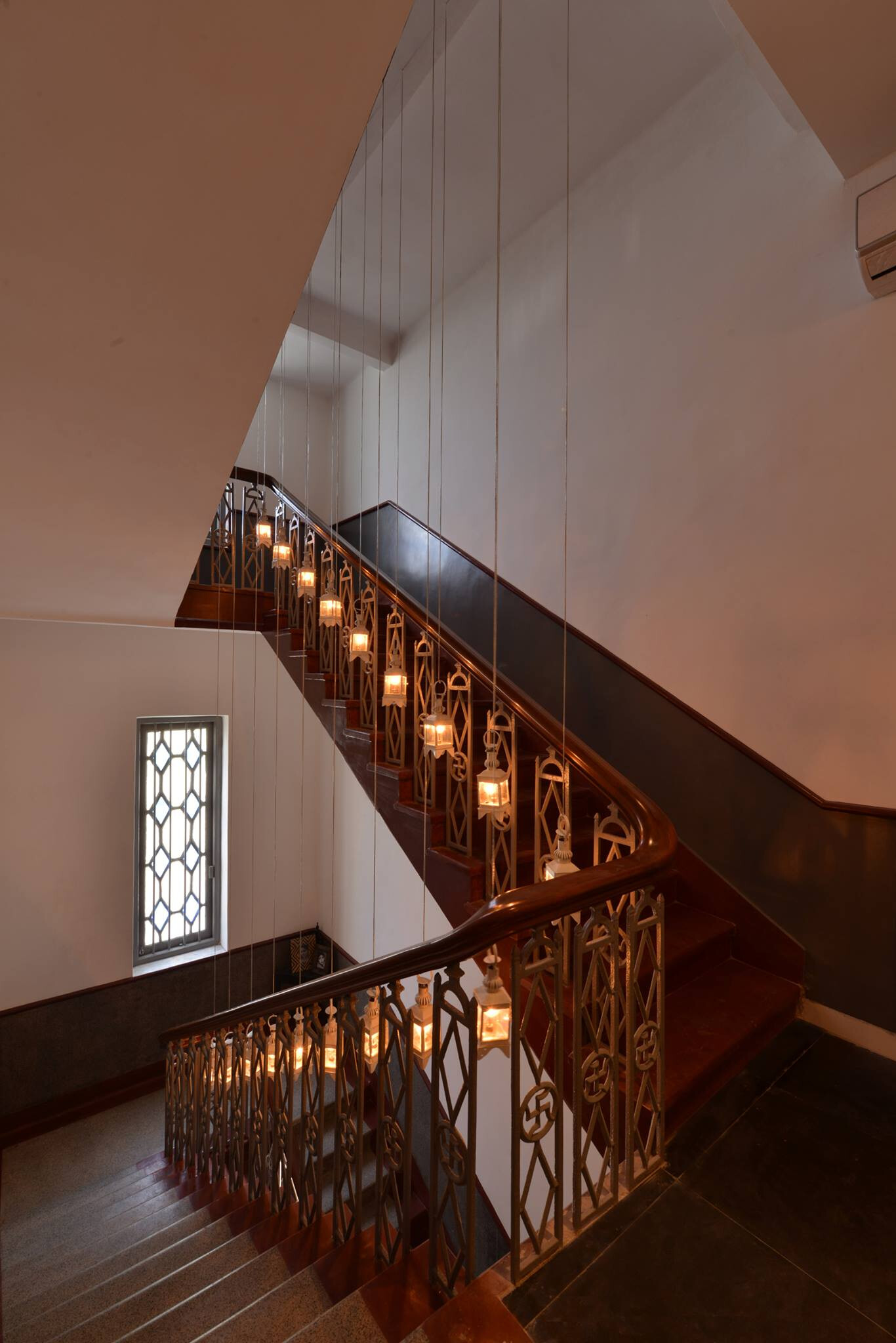 色彩碰撞的印度传统艺术酒店设计-22