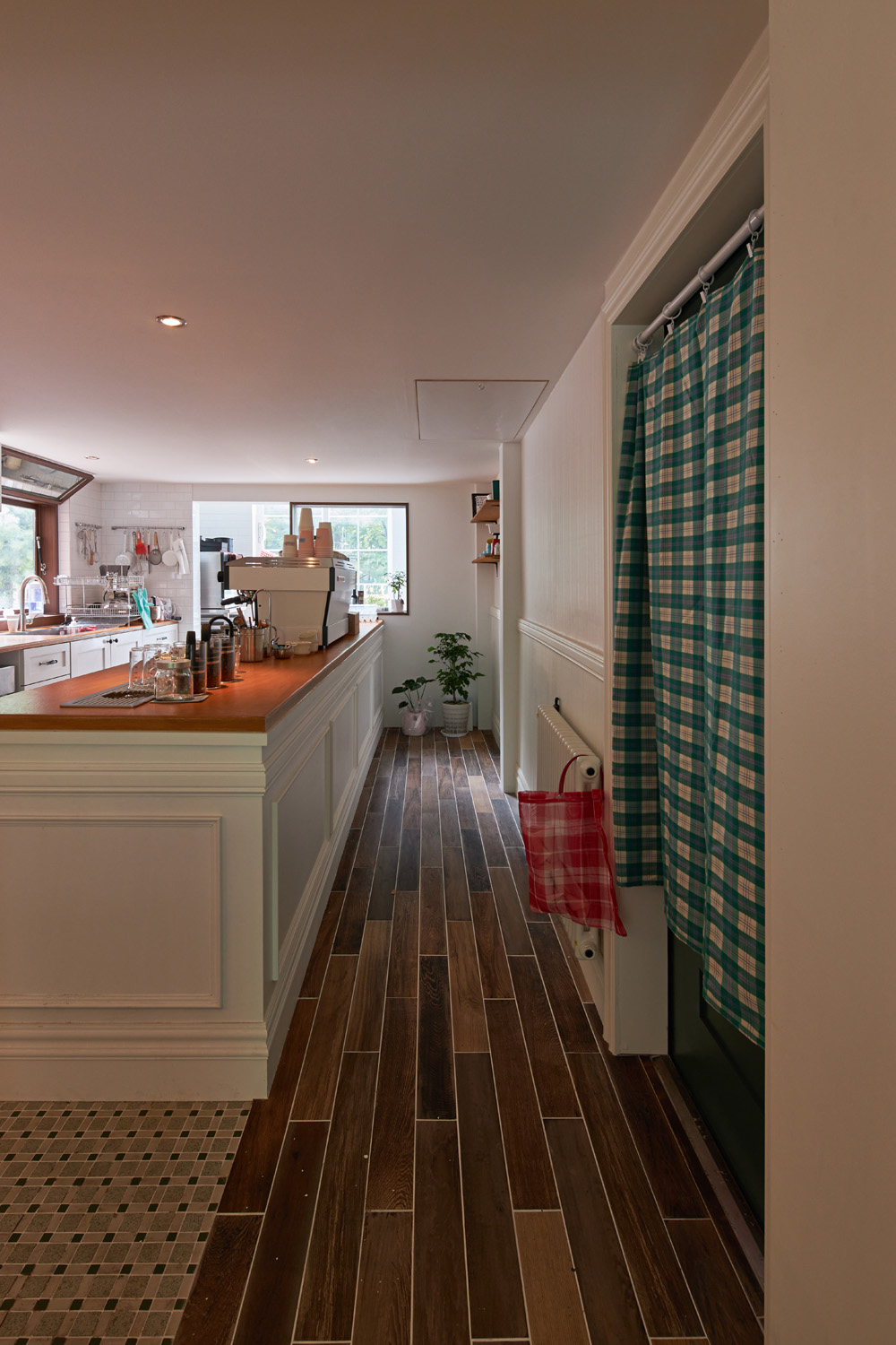 欧洲家庭住宅 | 水源咖啡厅的温馨设计-19