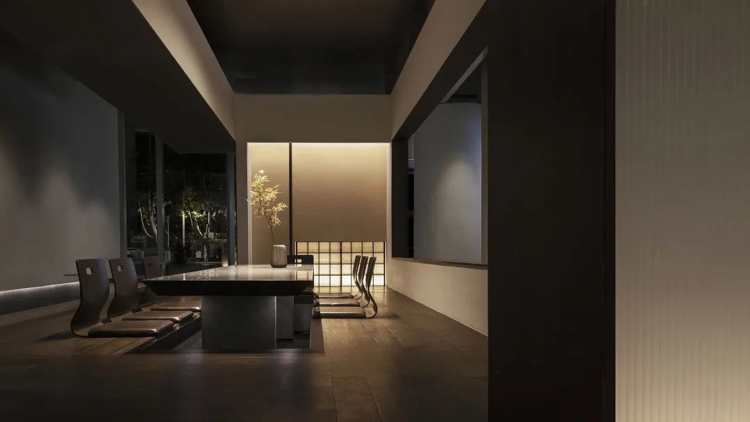 南京喜茶金茂汇店 | 古城墙下的现代茶空间-60