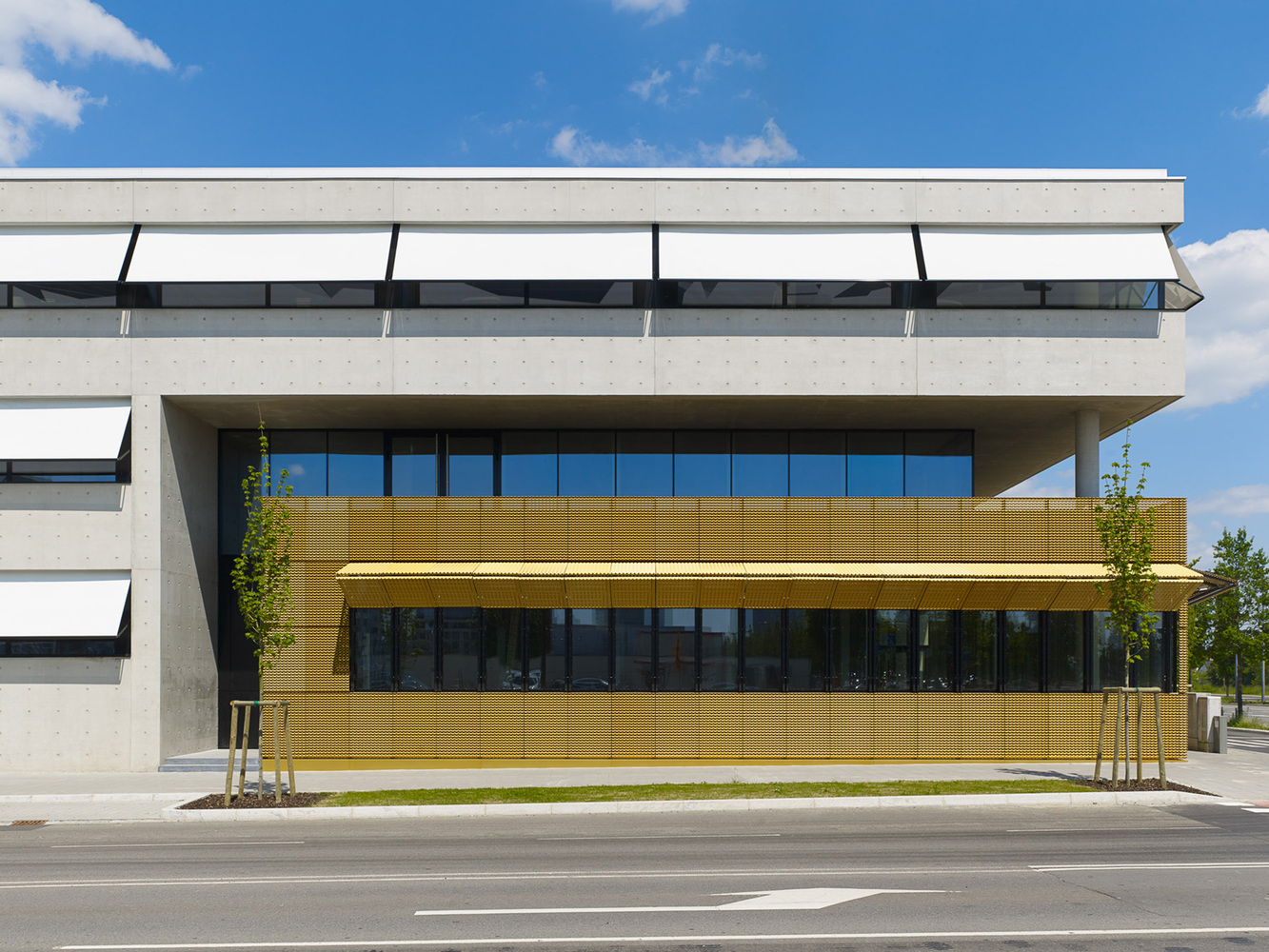 Luxembourg 办公大楼,工业风与混凝土美学完美结合-10