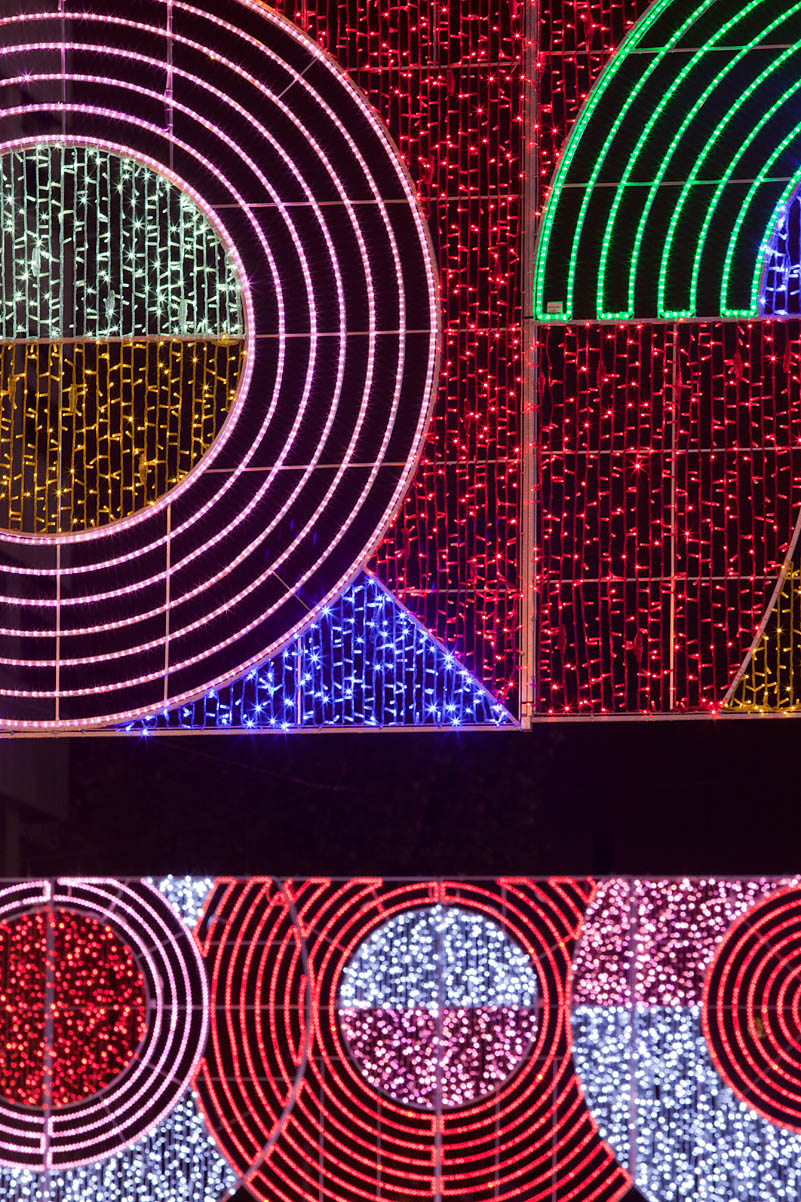 色彩几何的环保圣诞· Teresa Sapey 照亮马德里奢华街区-9