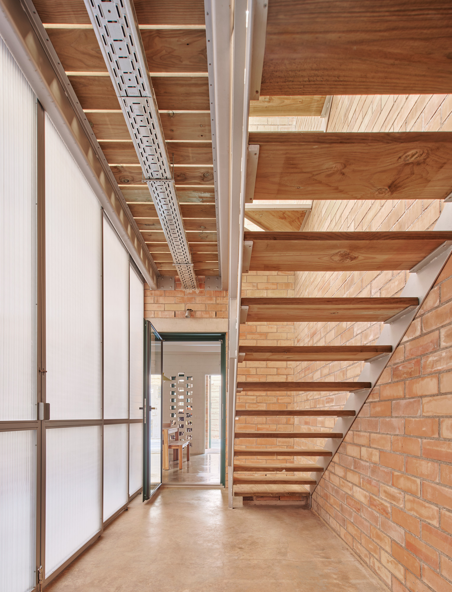 103RAV - New House Between Dividing Walls in Sabadell / Vallribera Arquitectes-21