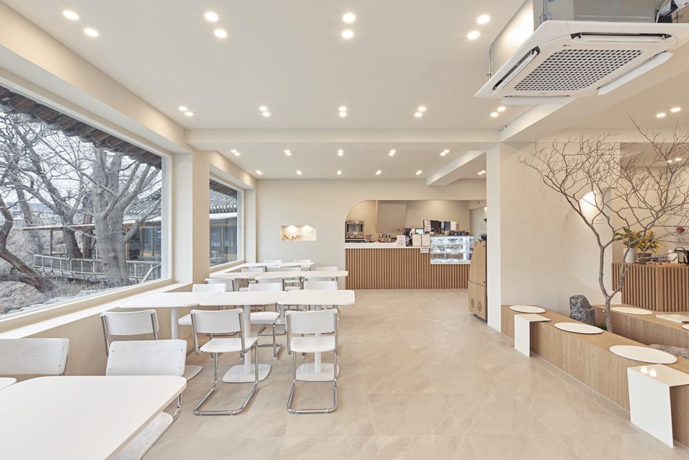 白色与木质，打造 50 平米高级质感办公室-3