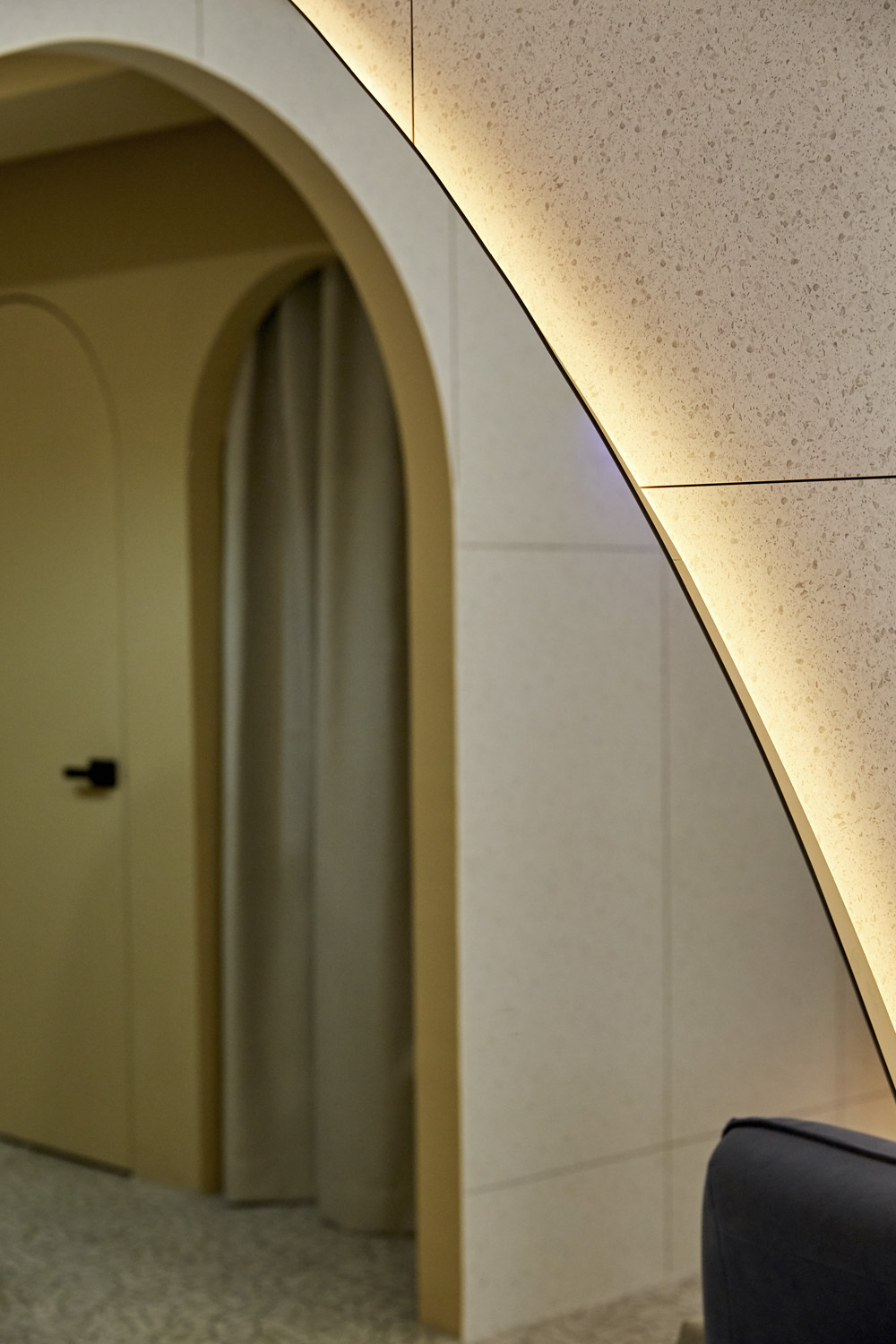 简约照明点亮 13 坪女性服装店-15