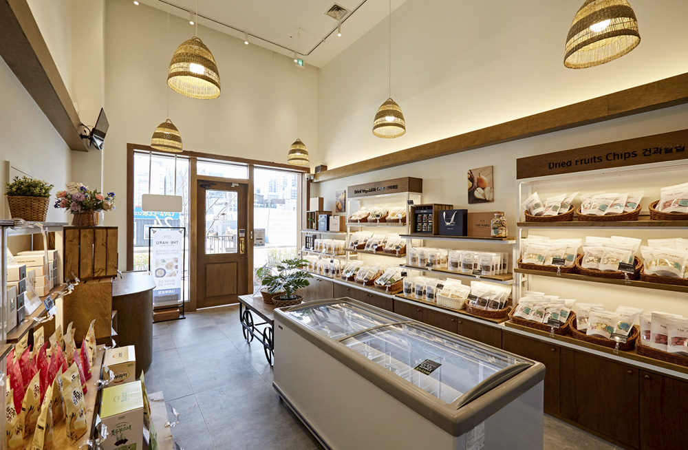 10 坪无人超市的白色与木纹之美-7