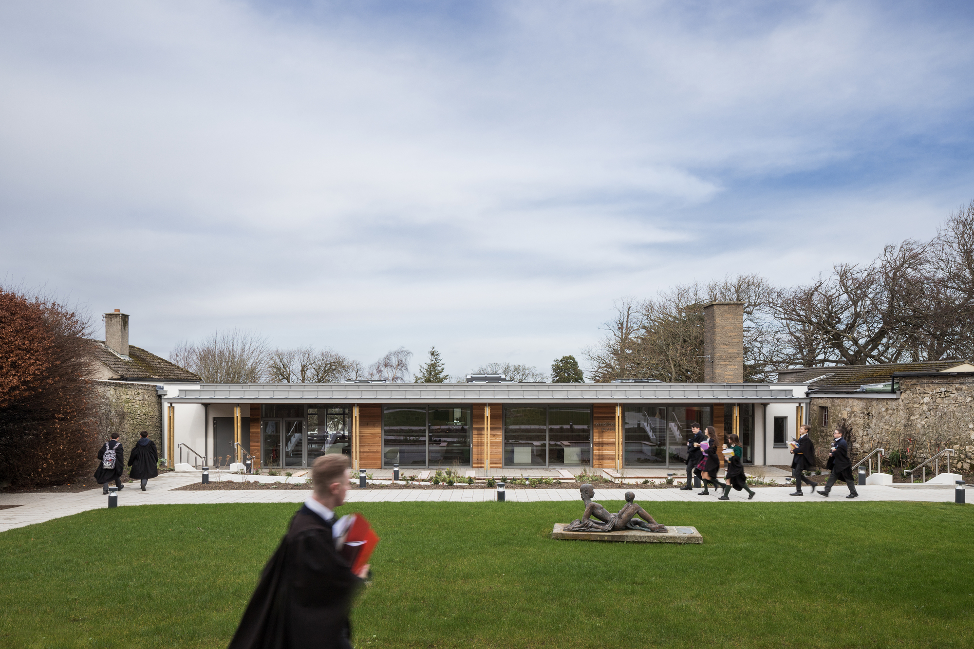 Whispering House Social Hub / Coady Architects-21