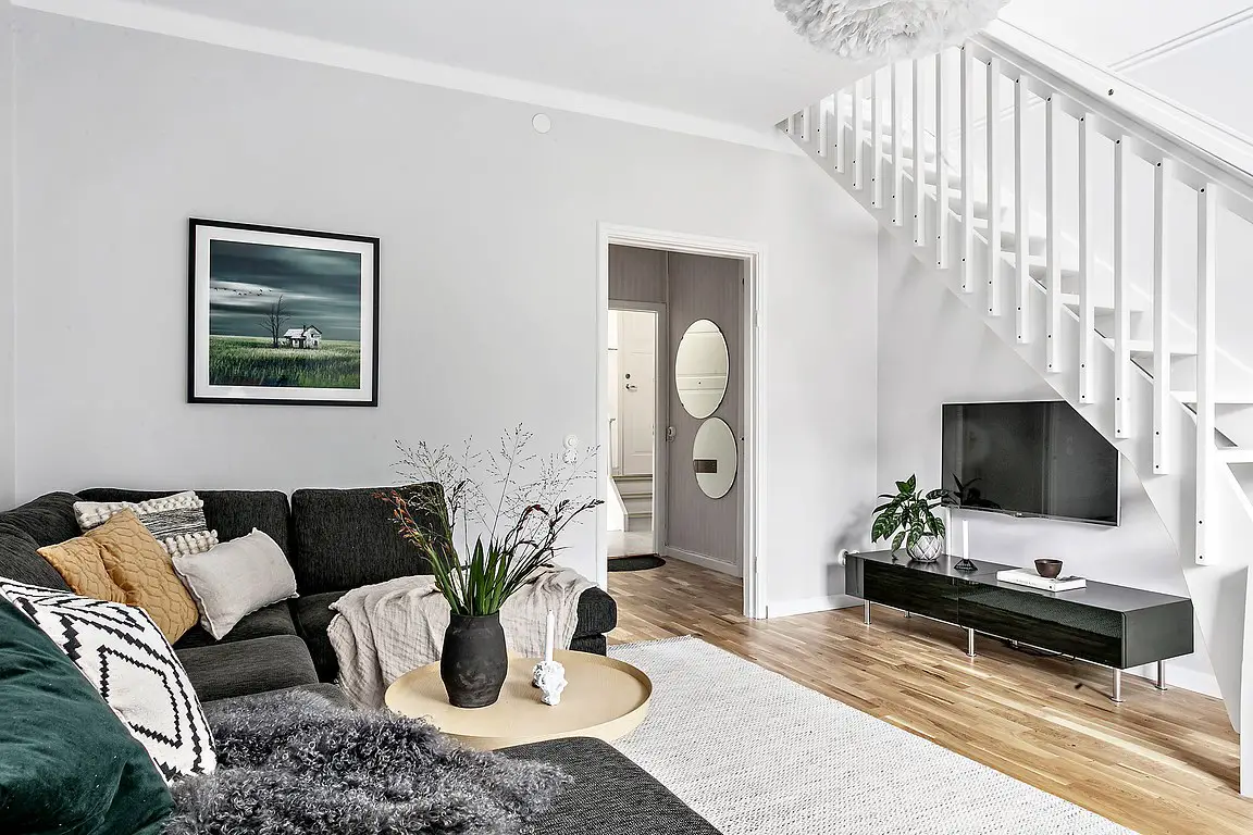 瑞典公寓巧妙改造，阁楼卧室温馨舒适-9