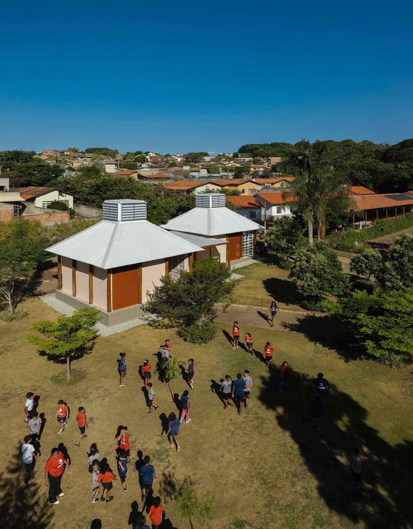 Vila Ninho学校 & João de Barro凉亭丨巴西米纳斯吉拉斯丨BIRI + MACh arquitetos等多方团队-3