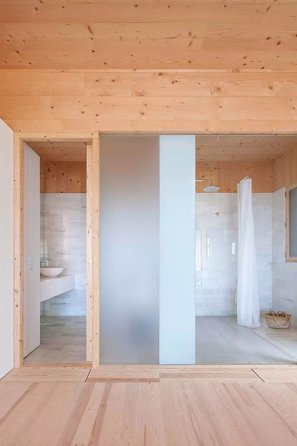 岩石上的住宅--木头做的房子  mariàcastelló-58