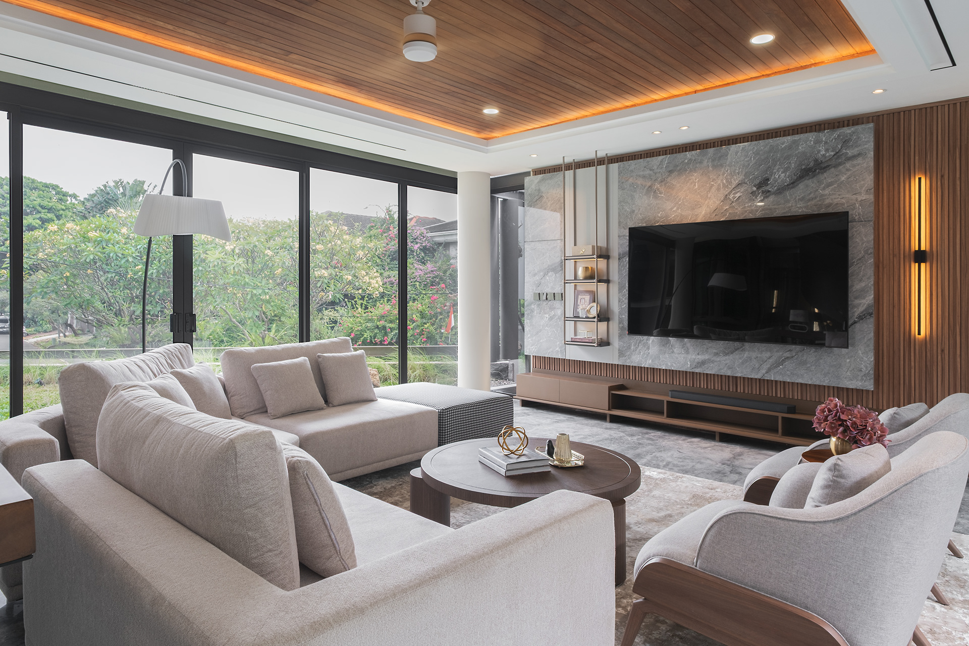 Modern Tropical Living in the Heart of the City-1