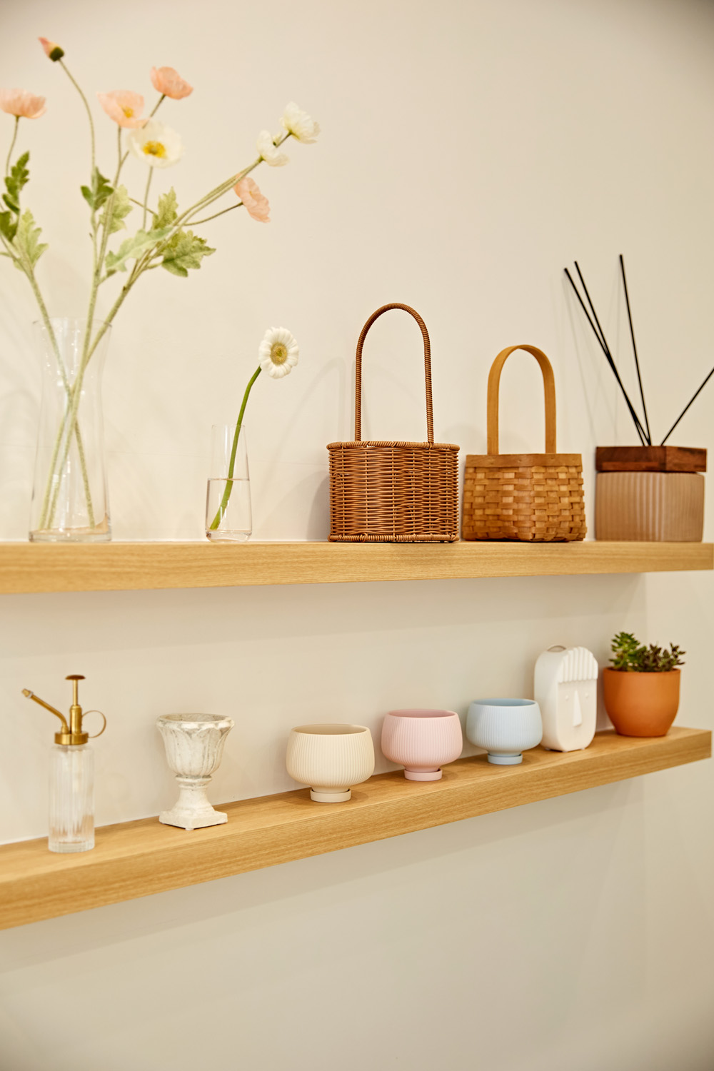 温暖氛围的 10 平米白色木屋办公室设计-12