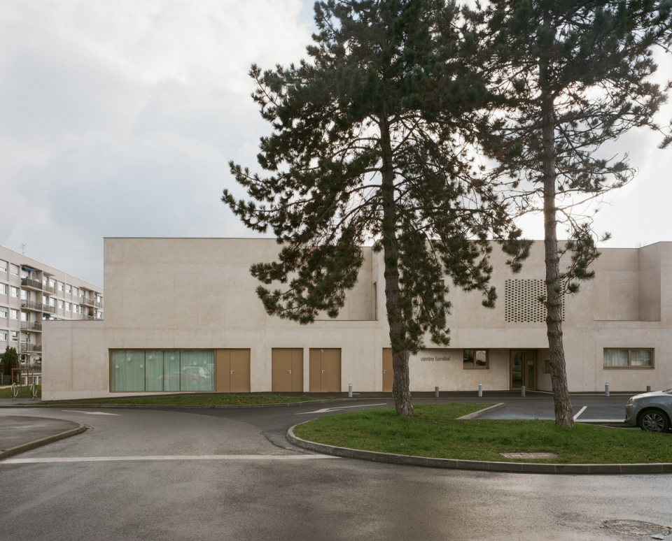 弧形墙体打造和谐环境,彩色混凝土呈现现代永恒-5