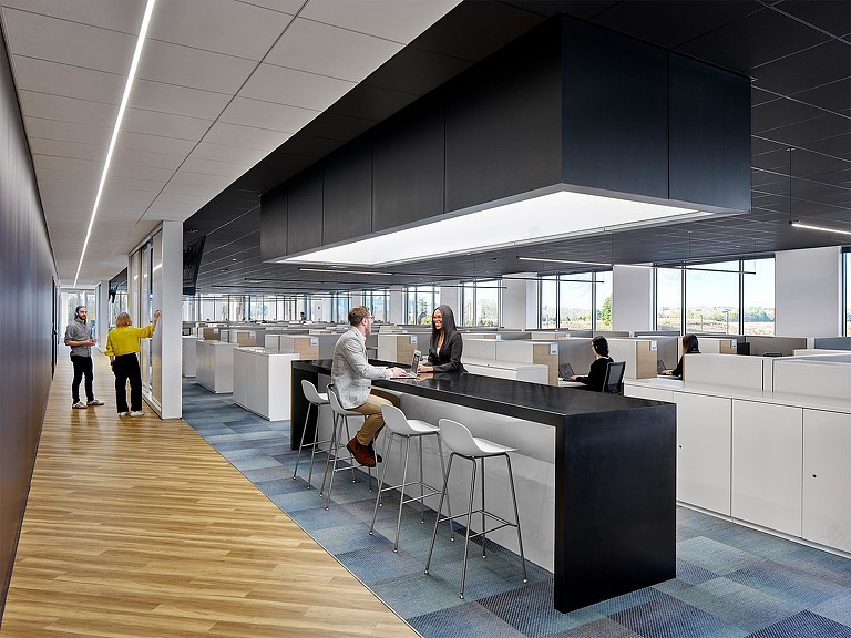 自由抵押贷款公司总部,展现活力与创新的办公空间-7