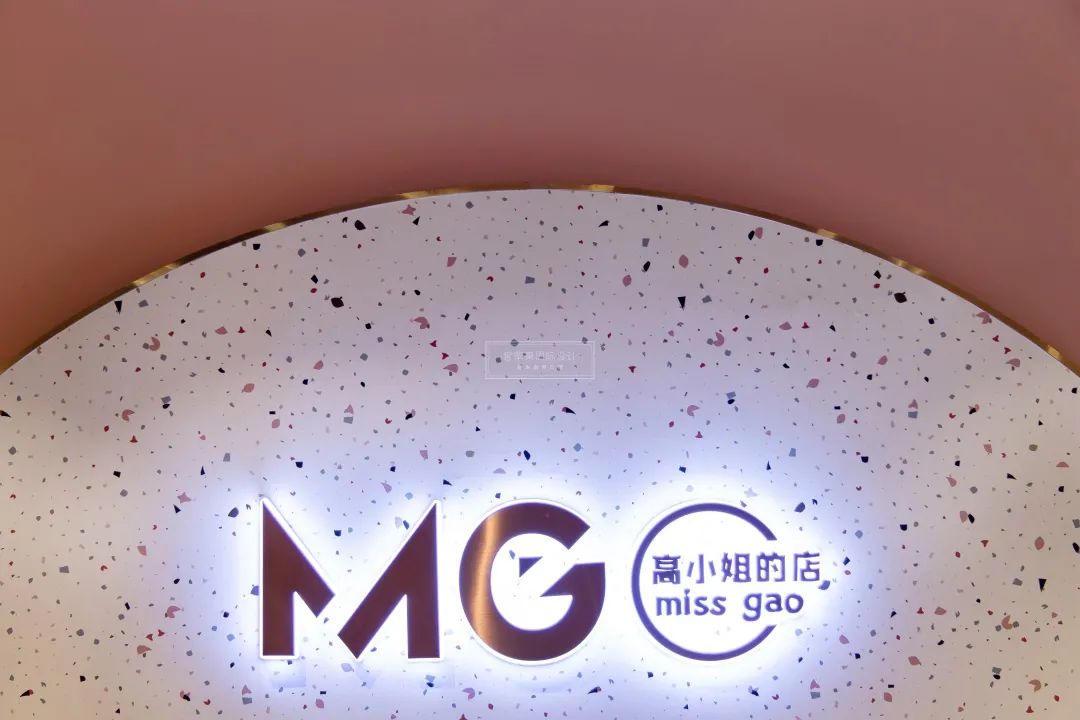 云南安宁轻奢时尚服饰店丨中国云南丨余得水-9