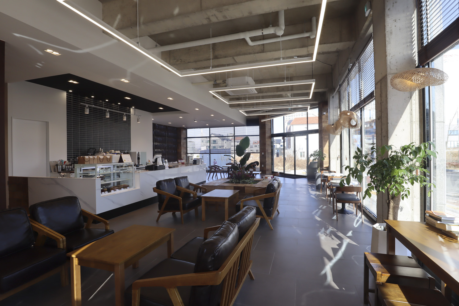 现代简约风咖啡厅 | 45 度咖啡的优雅空间-2