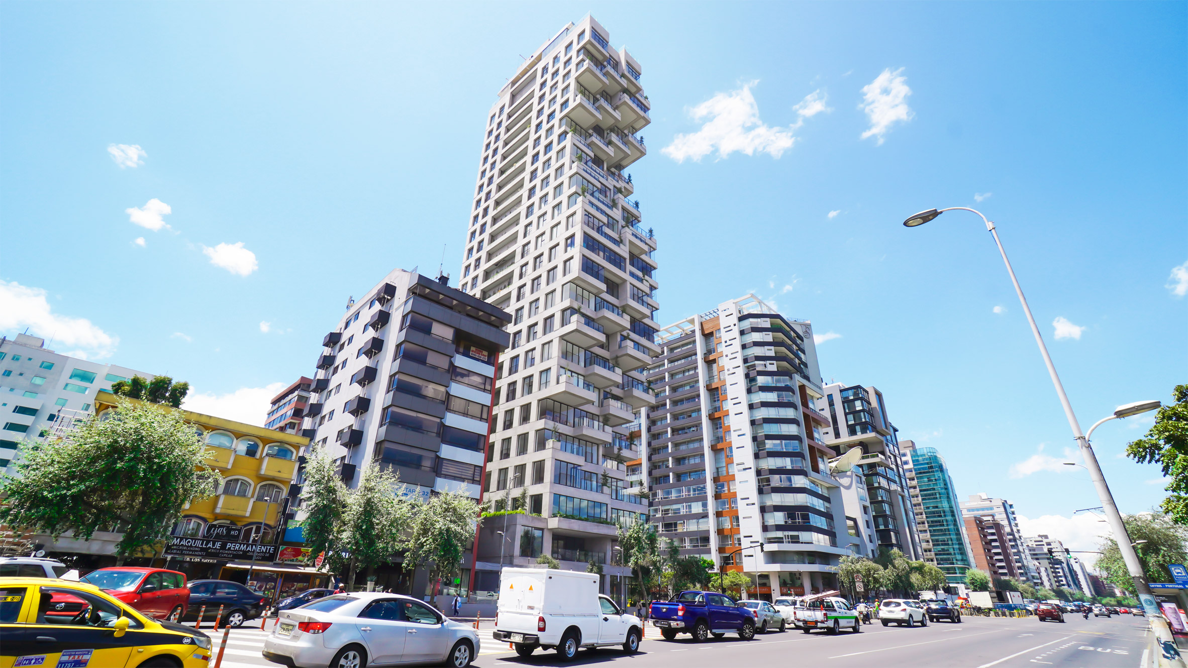 厄瓜多尔 Qorner 住宅楼 | 绿意盎然的山丘式设计-0