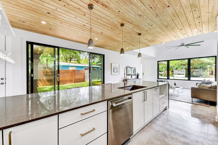 奥斯汀“侧台阶屋”融入环境,保护树木,打造室内外一体化空间-17