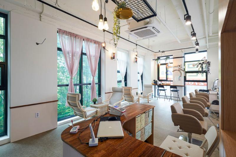 17 坪极简美容室，打造优雅白色氛围-5