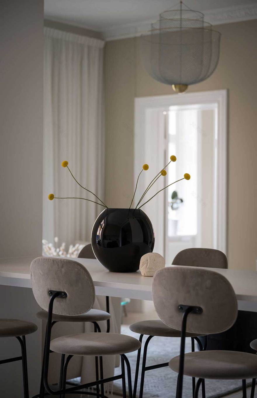 平静与宁静:斯德哥尔摩精致的单色公寓-25