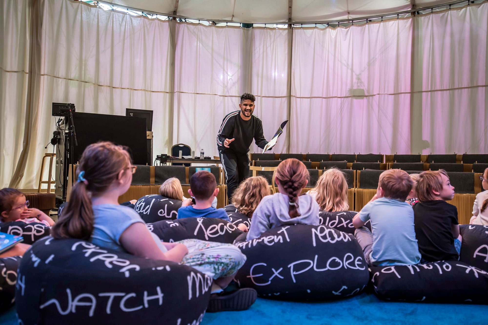 巢穴；兽穴（注：The Den常见含义为巢穴；兽穴，但它在不同语境可能有不同含义，如小房间；私室 等，若有具体语境可提供以便更精准翻译） 丨英国曼彻斯特丨Haworth Tompkins-17