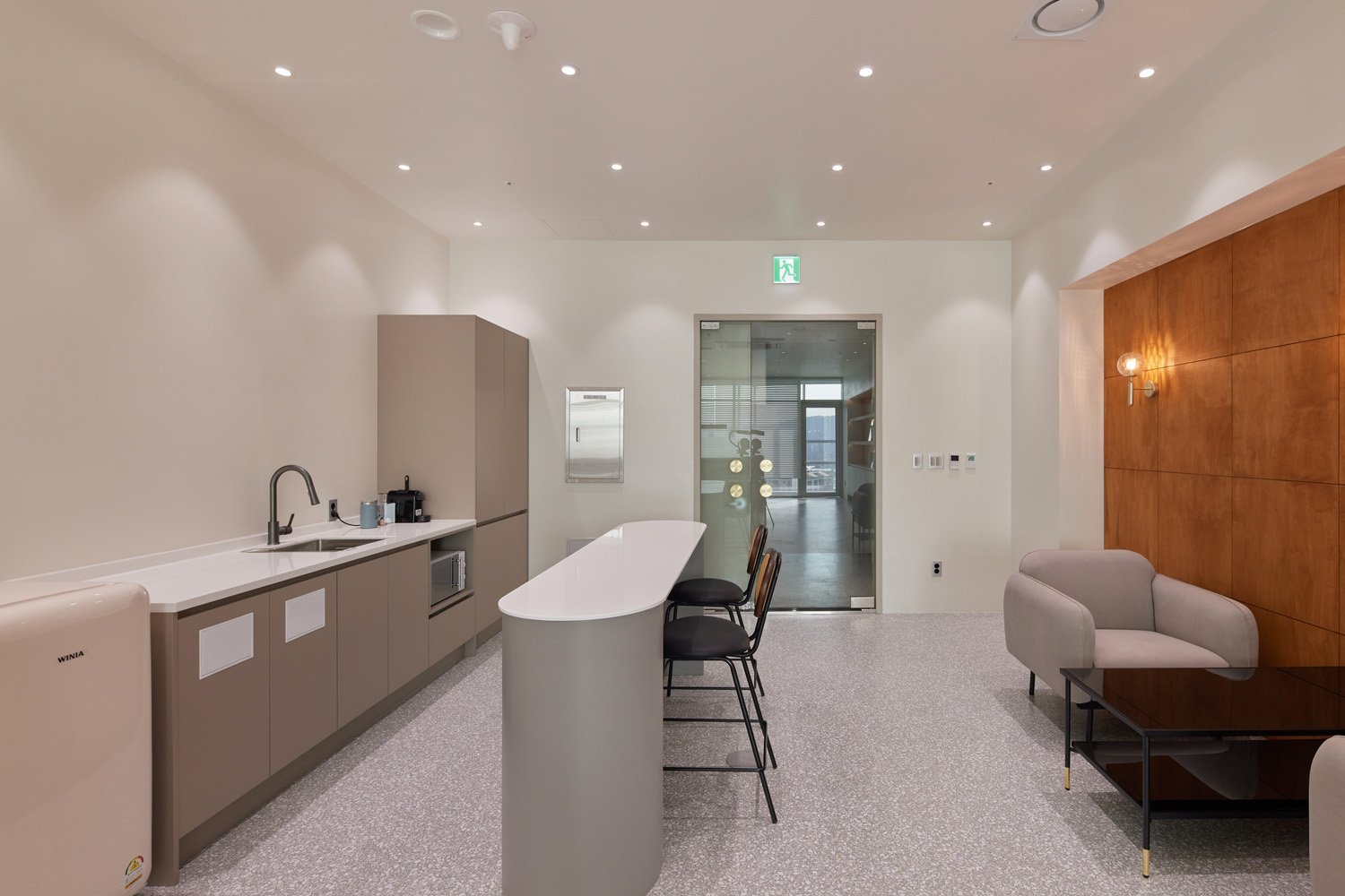 "白色极简，17 平米小空间的华丽转身"-9