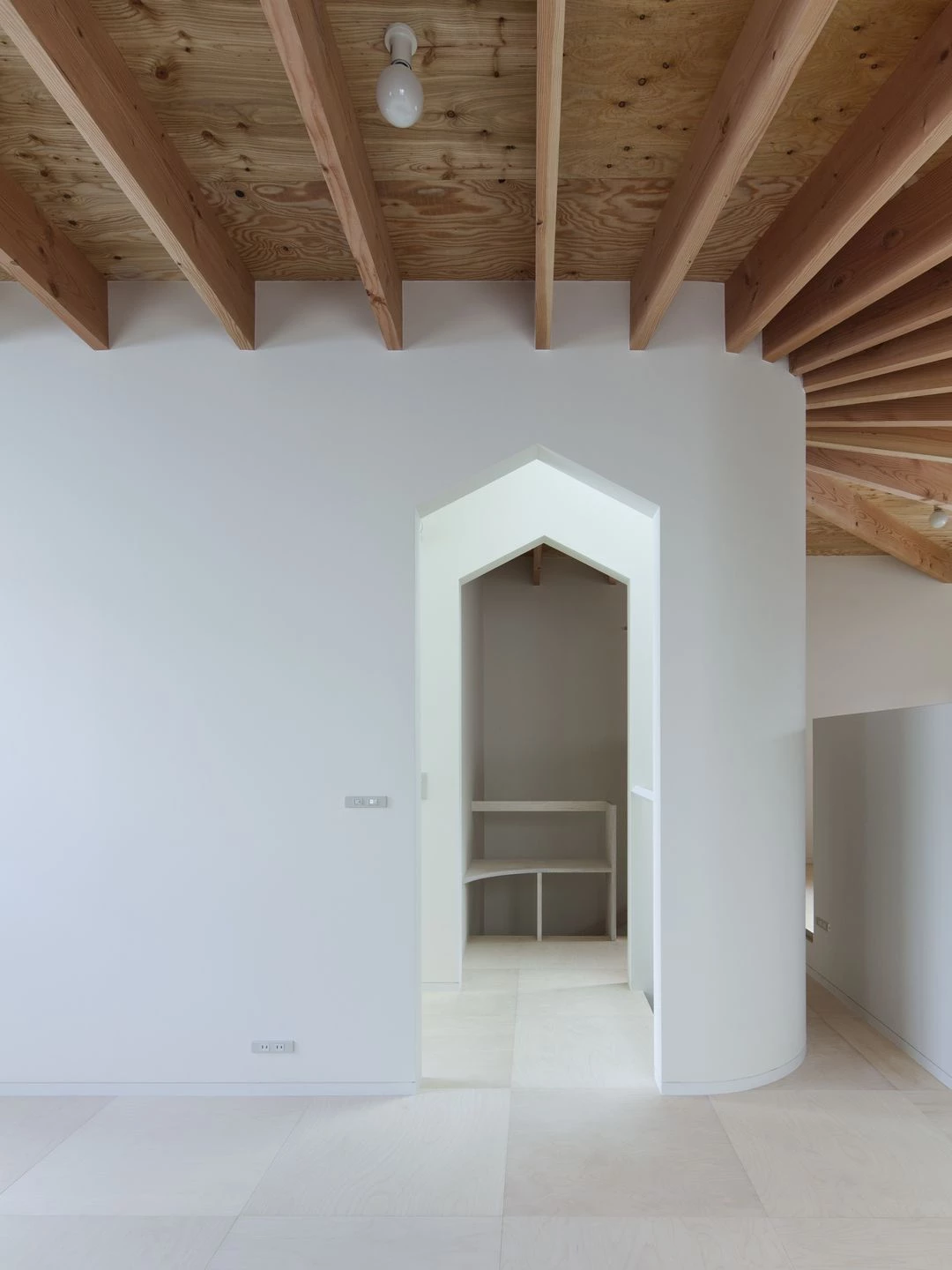 大阪方形住宅中的宁静与活力空间-29