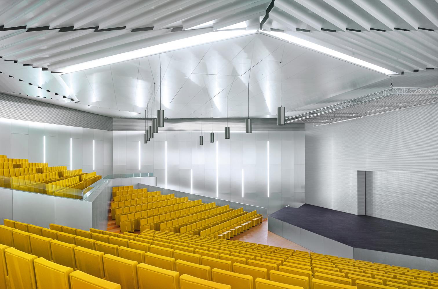 马洛卡岛会议中心酒店 | 海景与城市边界交融的设计佳作-23