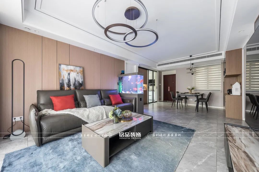 简约潮玩空间,金融精英的舒适浪漫之家丨铭品装饰-17