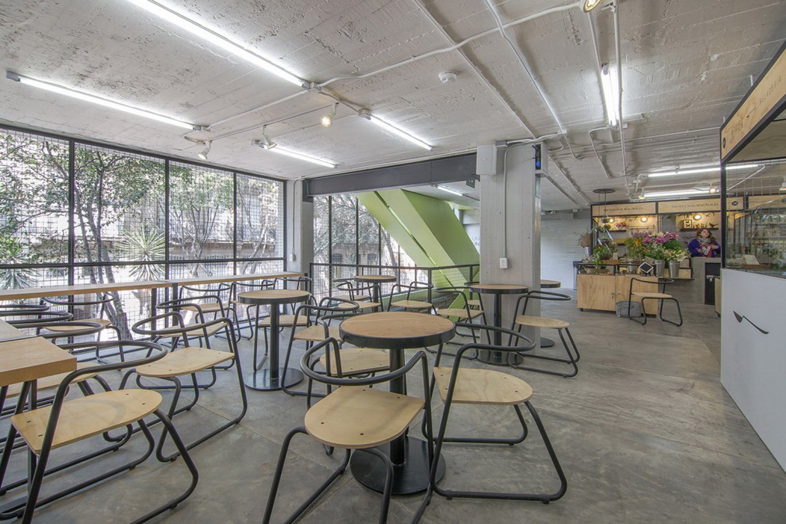 汽车零件仓库改造的“米兰44”市场  Amezcua-22