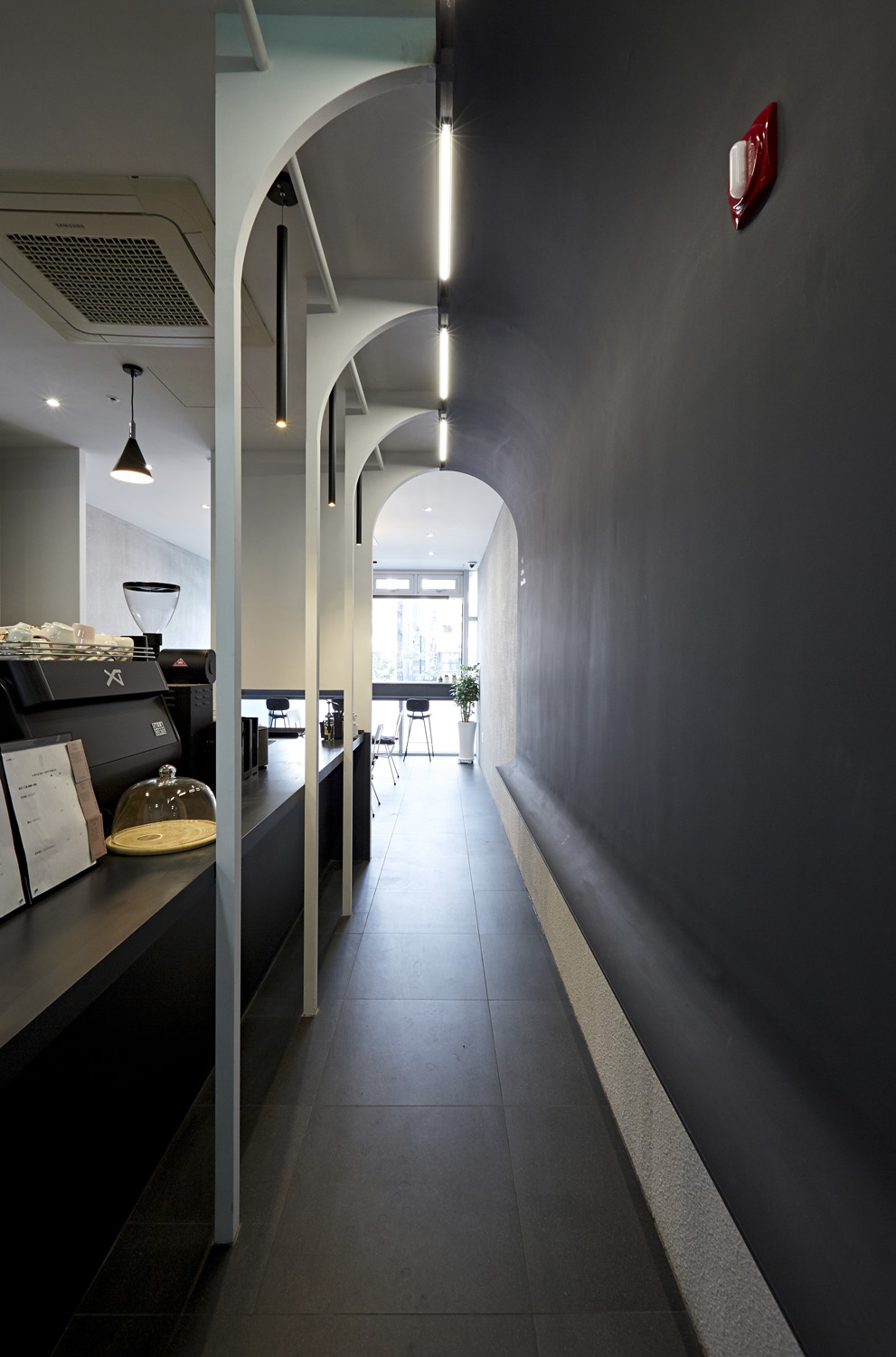 10 坪极简咖啡厅 | 素雅氛围的温馨空间-11