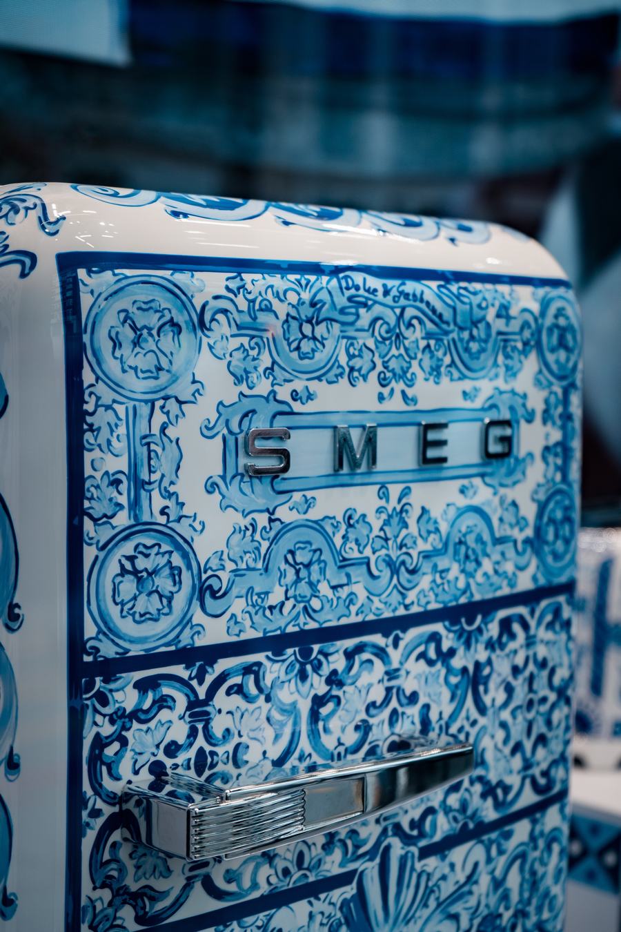 Smeg x Dolce & Gabbana推出最新合作:蓝色地中海 - 米尚丽零售设计网 MISUNLY- 美好品牌店铺空间发现者-7