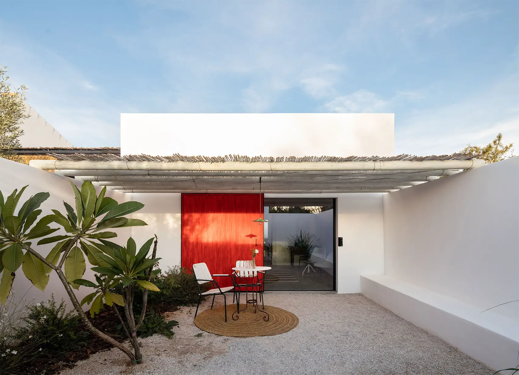 葡国古邮局变民宿，怀旧风情与现代设计的完美融合-15