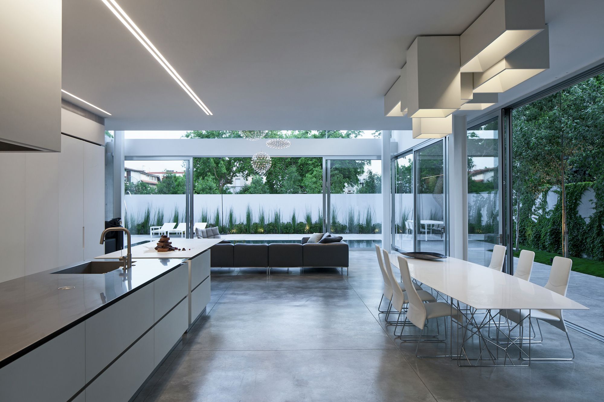 割裂与连接 | 混凝土与玻璃的共生之作-91