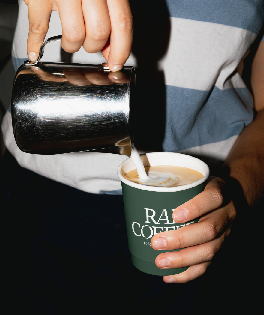 皇家空军·咖啡店品牌塑造
注:RAF一般指英国皇家空军(Royal Air Force),这里结合语境以其为基础进行翻译 丨UkraineKyiv-20