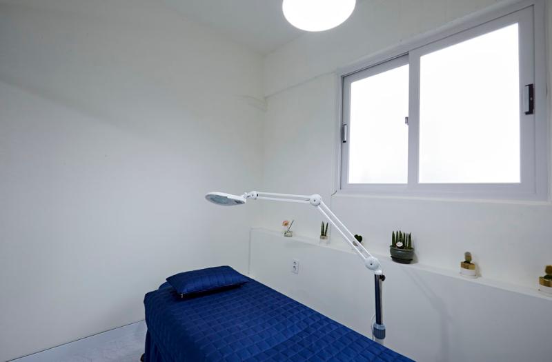 10 坪现代简约商铺设计，展现白色与蓝色调的清新魅力-12