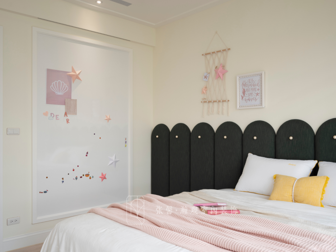 【作品】徜徉｜窗边光影斑驳，时光在阅读中缓慢-46