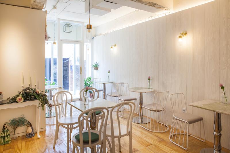 首尔 15 坪白色极简风咖啡厅设计-9