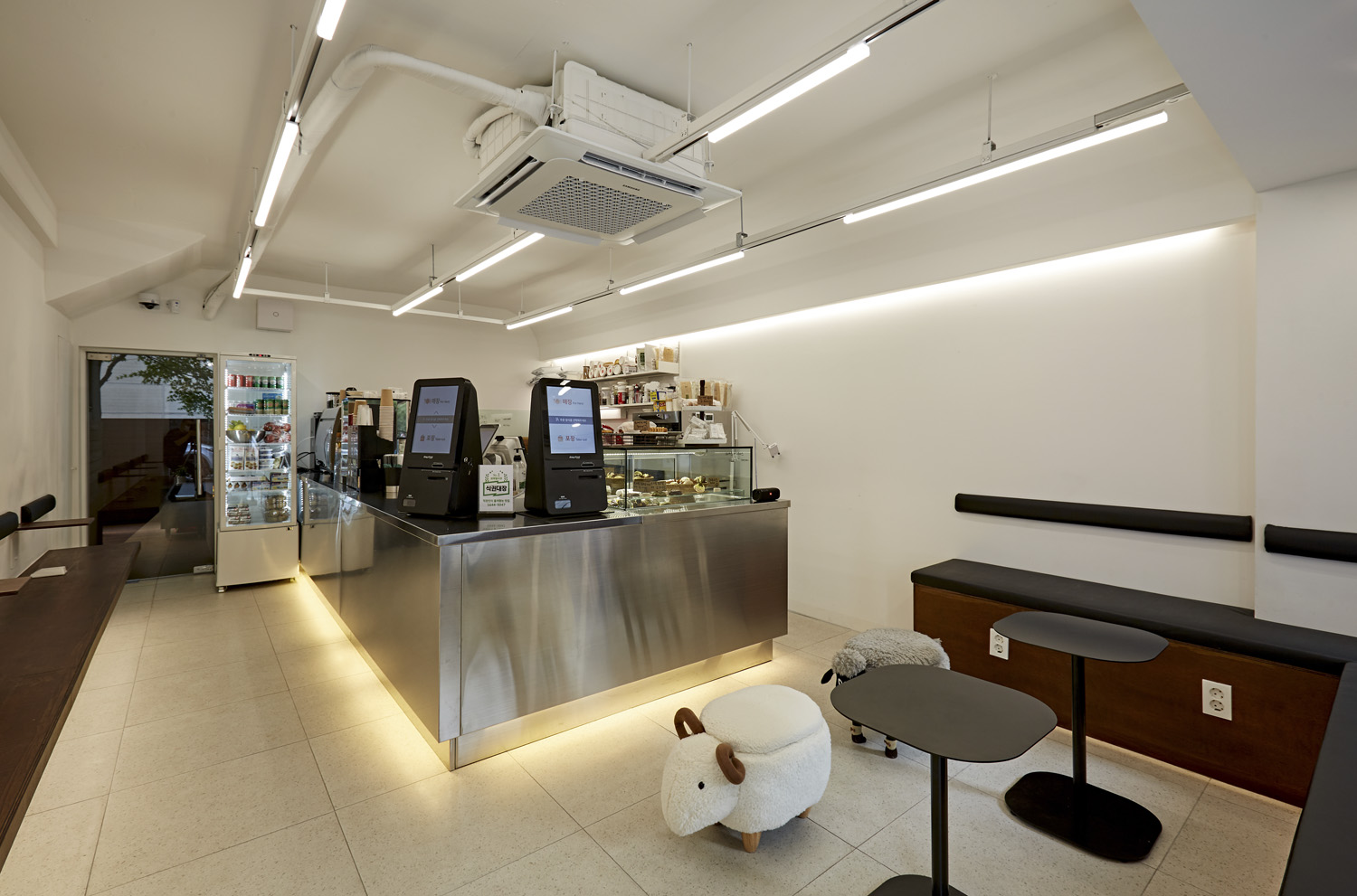 三星洞咖啡厅，15 坪极简空间设计-3