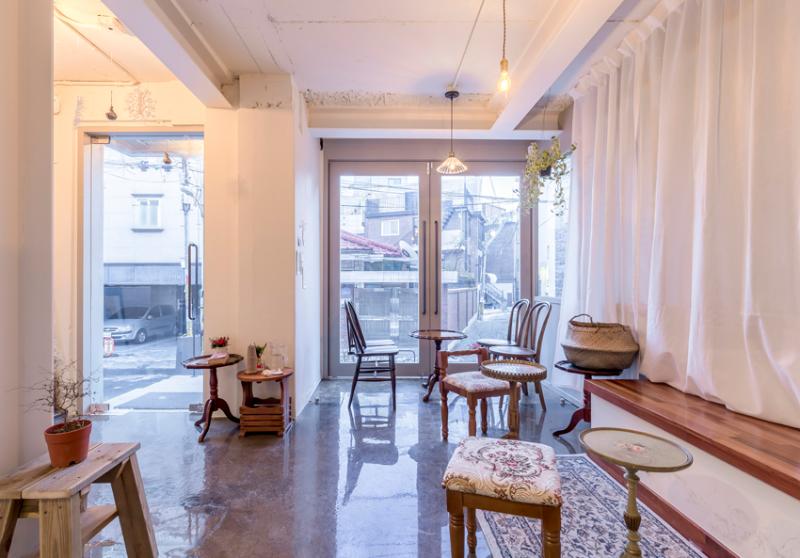 11 坪纯白咖啡馆 极简设计诠释空间魅力-5