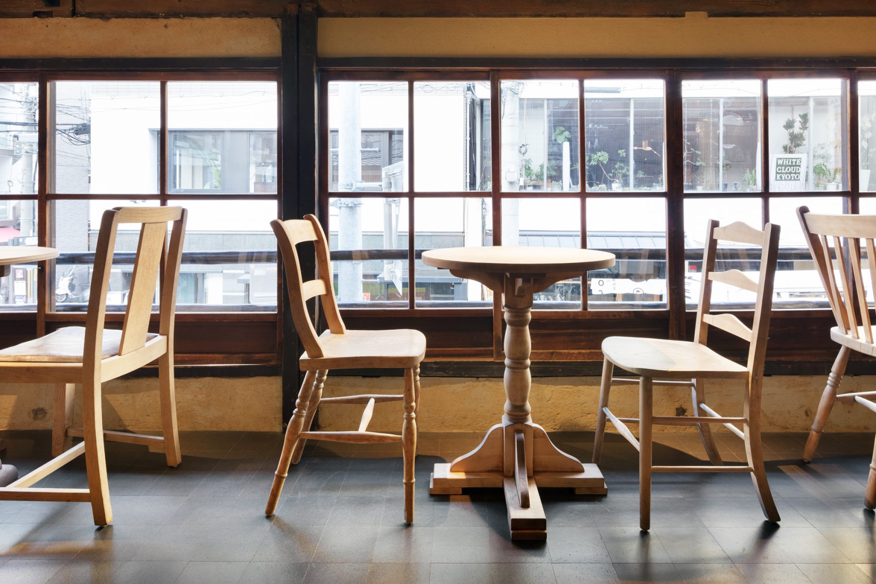 Blue Bottle Coffee Kyoto Rokkaku Cafe | Schemata Architects / Jo Nagasaka-1