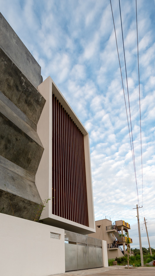 折叠空间的艺术 | 印度传统家庭的现代奢华之家-25