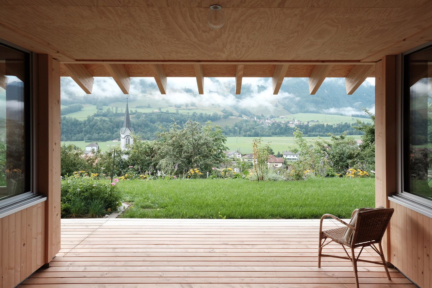 有金字塔屋顶的住宅，瑞士 / Charly Jolliet Architecte-17