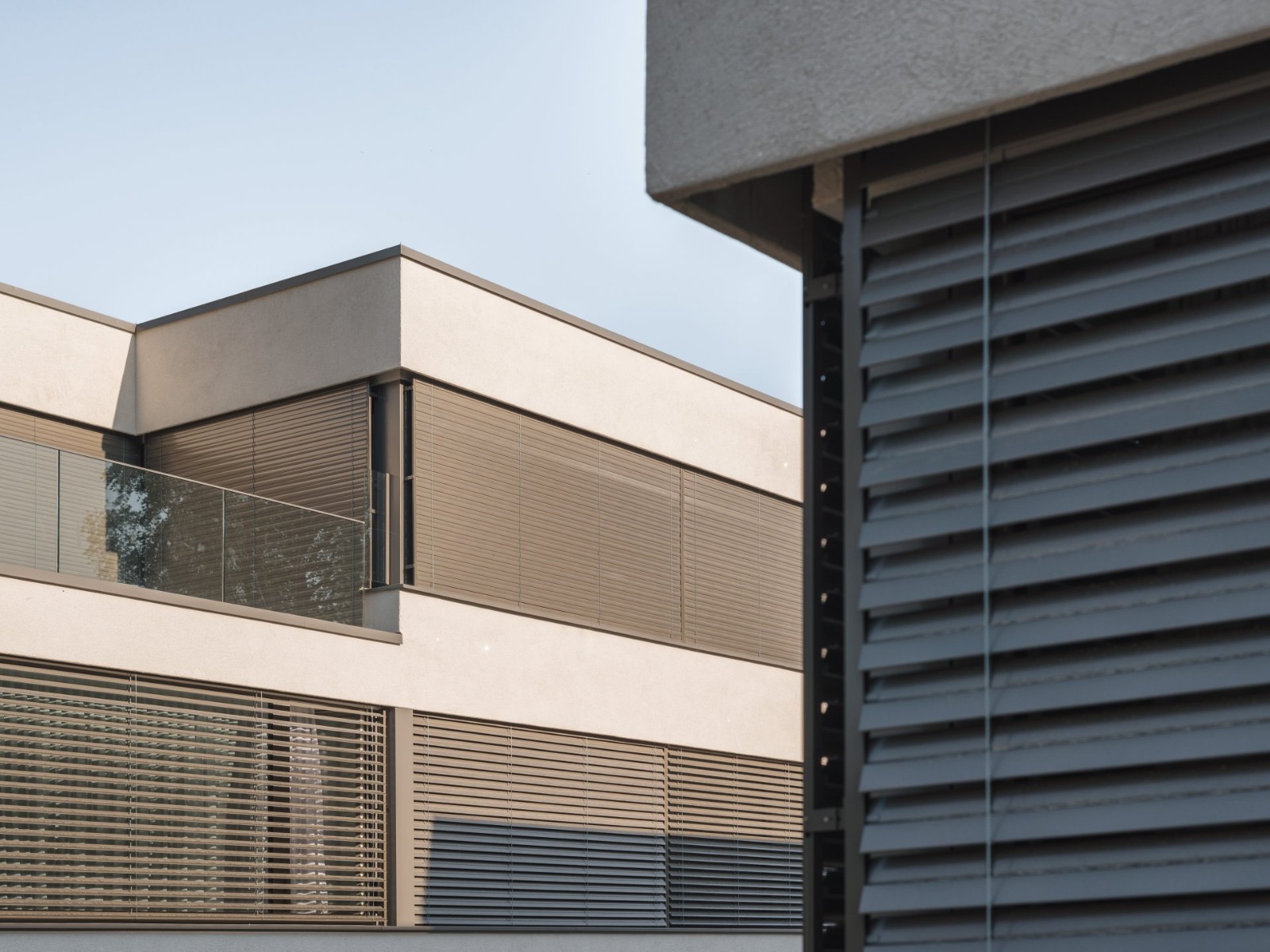 瑞士穆尔 HDPF 设计极简住宅 温暖木质与明亮白墙的对比-1