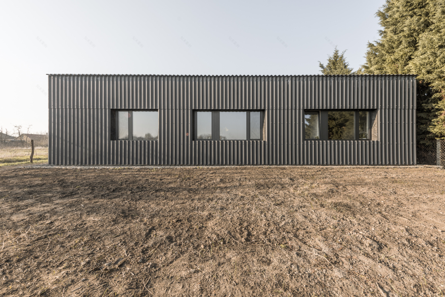 黑瓦屋 · 简约和谐的自建房设计丨匈牙利丨Balogh Csaba 等-56