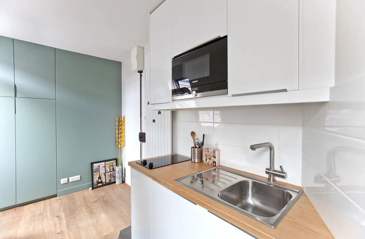 巴黎屋顶下 15m2 工作室的完美改造-6