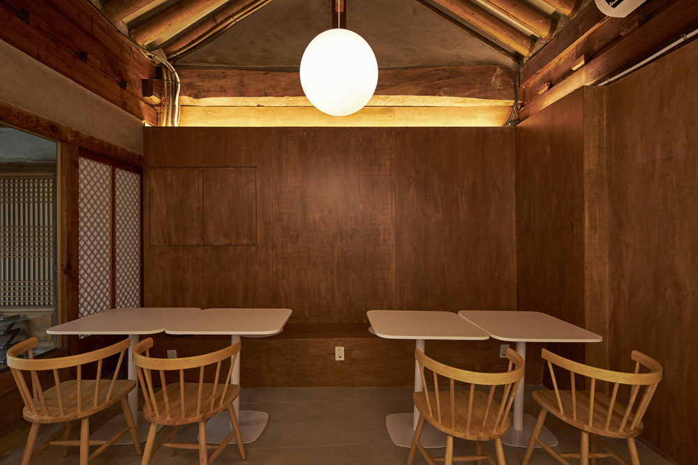 白色与木质，打造 50 平米高级质感办公室-15