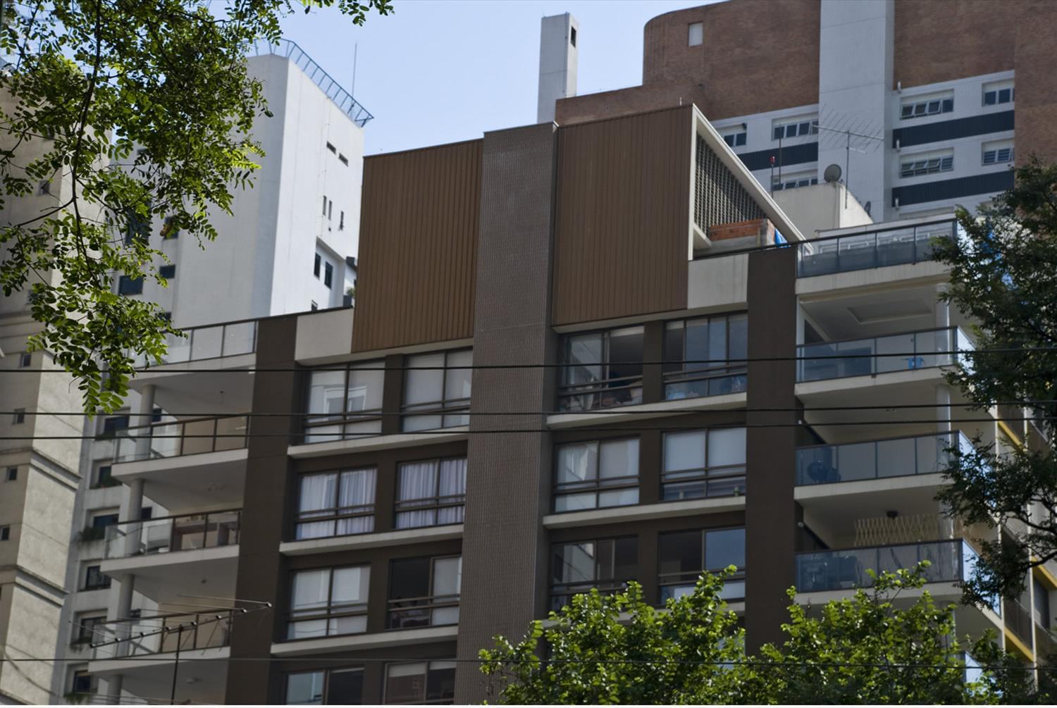 巴西圣保罗 Pascoal Vital 住宅楼 | 现代设计与自然景观的完美融合-4