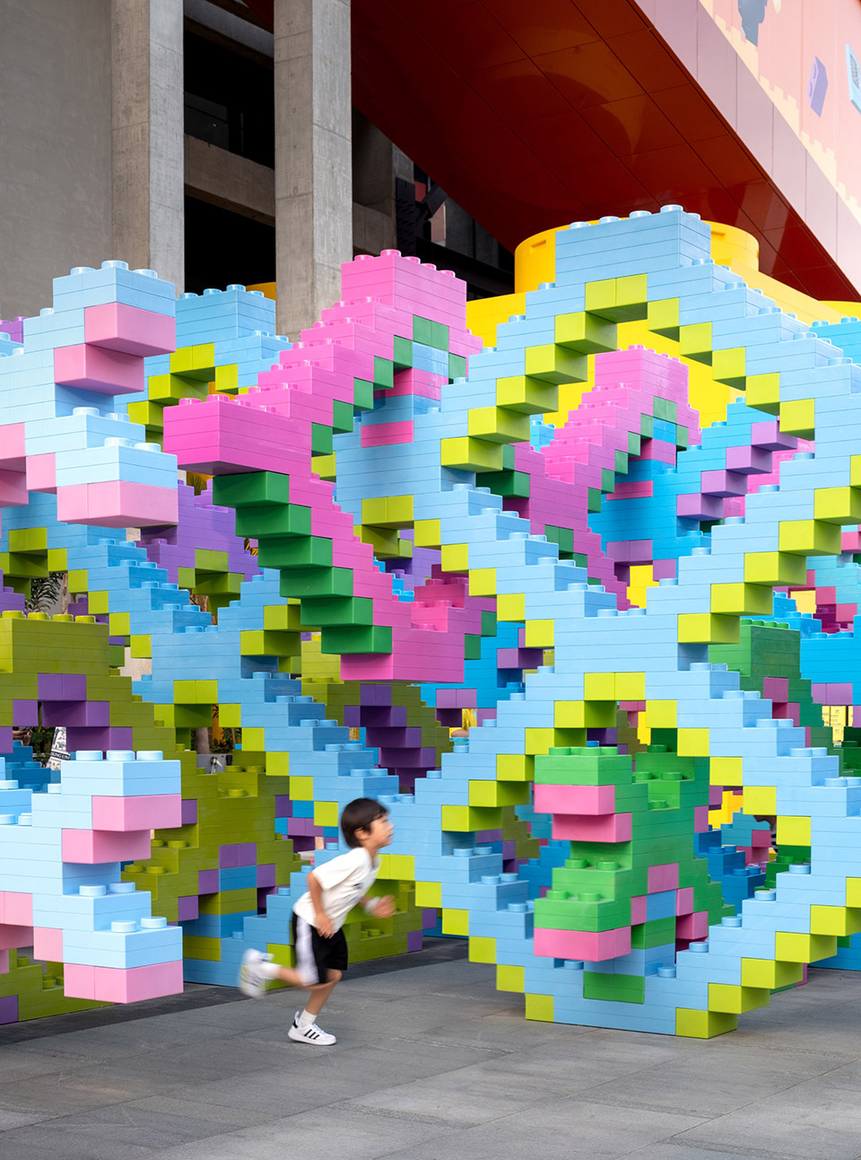 乐高® “世界玩乐节” – 《织光乐园》公共艺术装置丨中国上海丨大星吉子-28