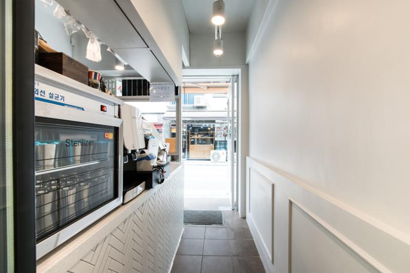简约 8 坪韩式快餐店设计，空间利用的极致展现-9