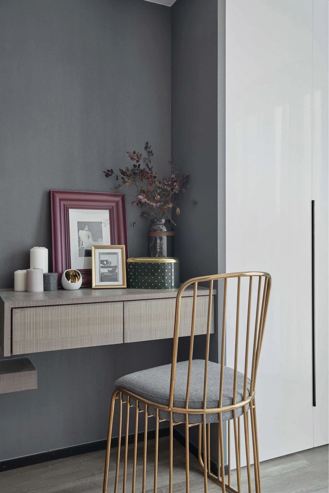 高级灰撞色搭配室内设计-19